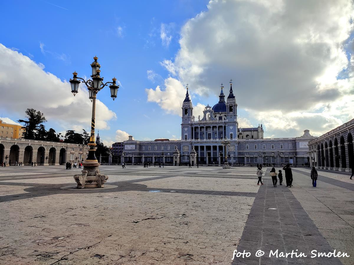 Katedrála Almudena, Madrid, Španielsko Katedrála Almudena, Madrid, Španielsko